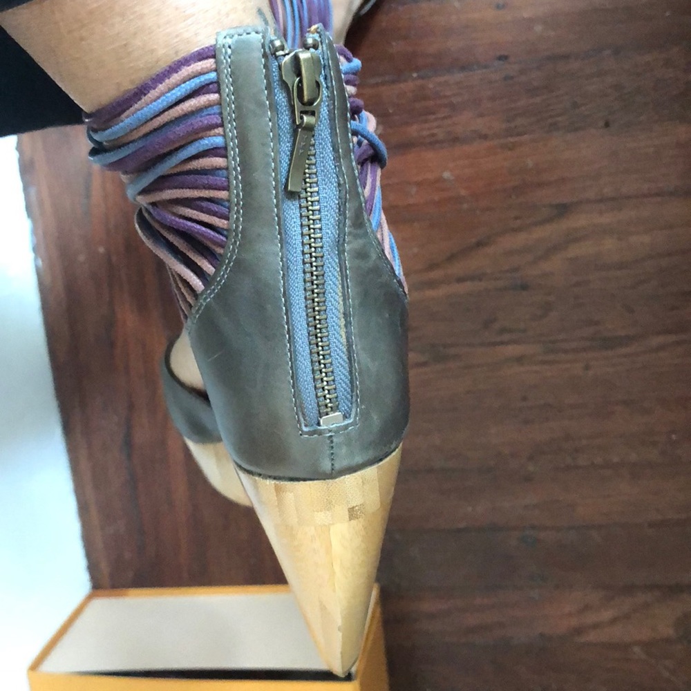 🌹 J Shoes brand wooden gorgeous heels 🌹 - Picture 4 of 5